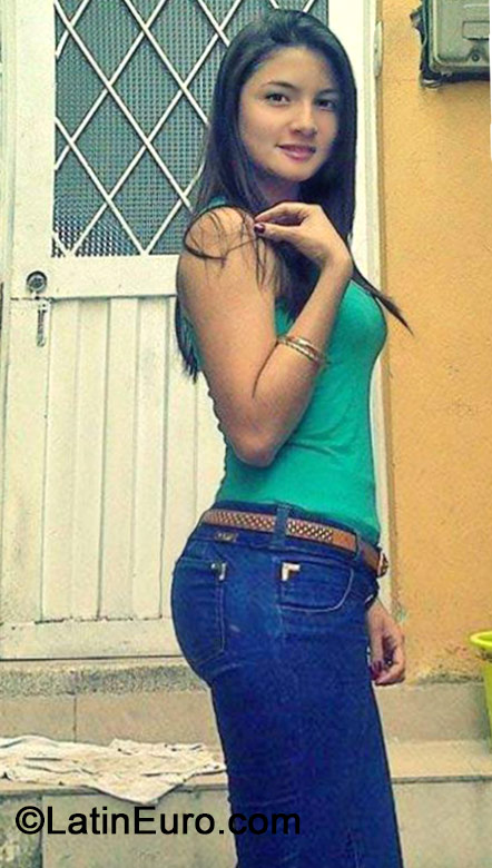 Date this pretty Colombia girl Alejandra from Bogota CO15491