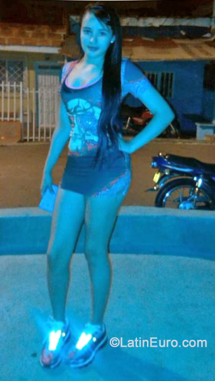 Date this good-looking Colombia girl Yesenia valenci from Medellin CO18018