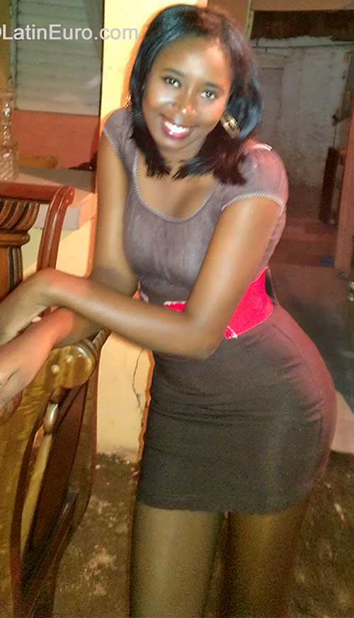 Date this nice looking Dominican Republic girl Yohanni from San Pedro De Macoris DO19457