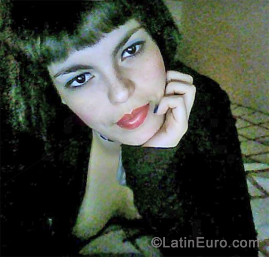 Date this good-looking Colombia girl Monica from Cali CO15521