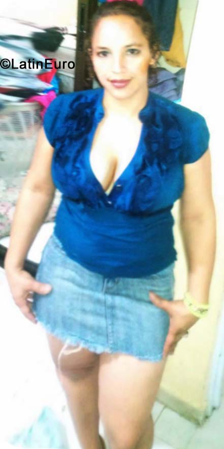 Date this athletic Dominican Republic girl Anacristina from Santiago DO19494