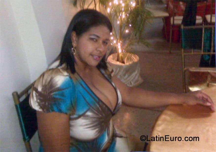 Date this nice looking Venezuela girl Wilsie from Punto Fijo VE296