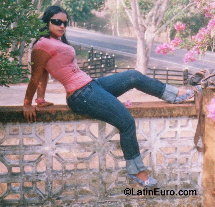 Date this pretty Colombia girl Sakey from  CO15561