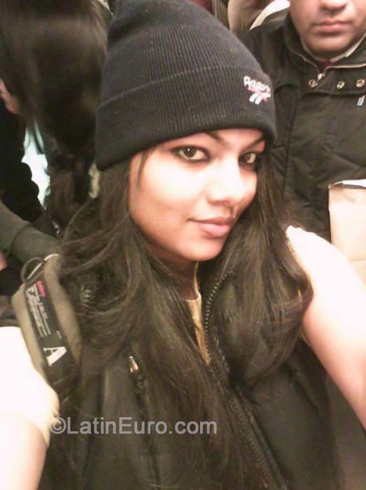 Date this pretty India girl Priya from Pune IN257