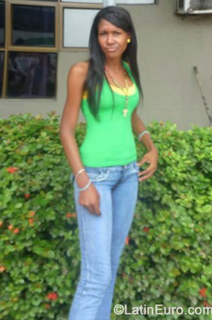 Date this voluptuous Colombia girl Leidy from Bogota CO15758