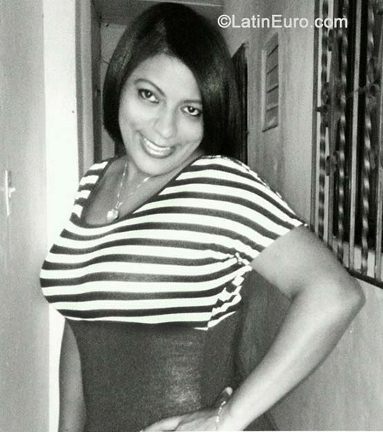 Date this voluptuous Dominican Republic girl Judy from Santo Domingo DO25165