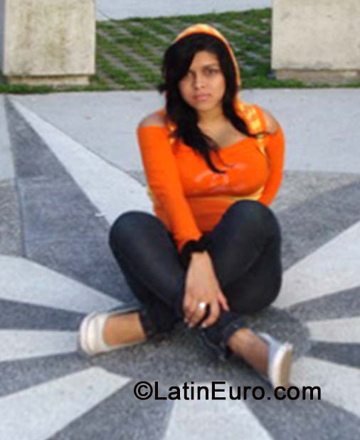 Date this voluptuous Colombia girl Angela from Cali CO15672