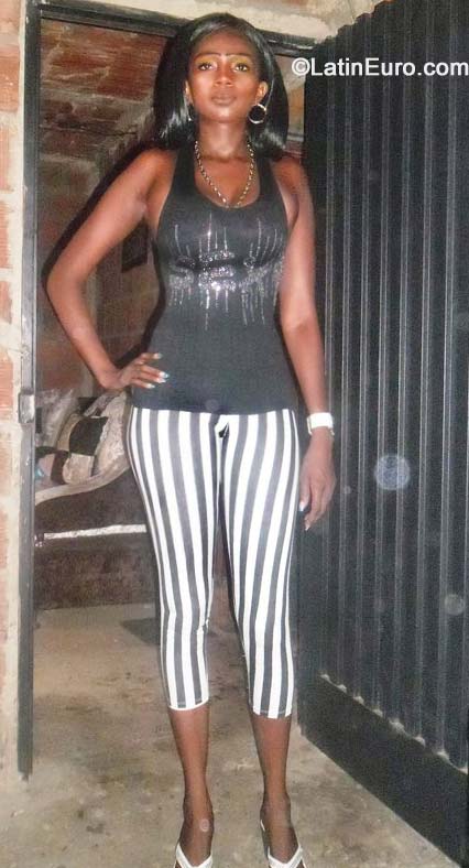 Date this tall Colombia girl Flaca from Cali CO25383