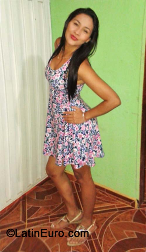 Date this attractive Colombia girl Lucia from Bucaramanga CO15716