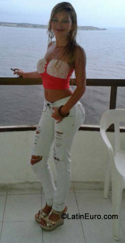 Date this sultry Colombia girl Maria antonia from Armenia CO15810