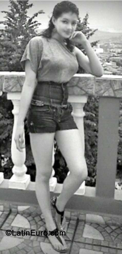 Date this gorgeous Honduras girl Sara from Tegucigalpa HN1390