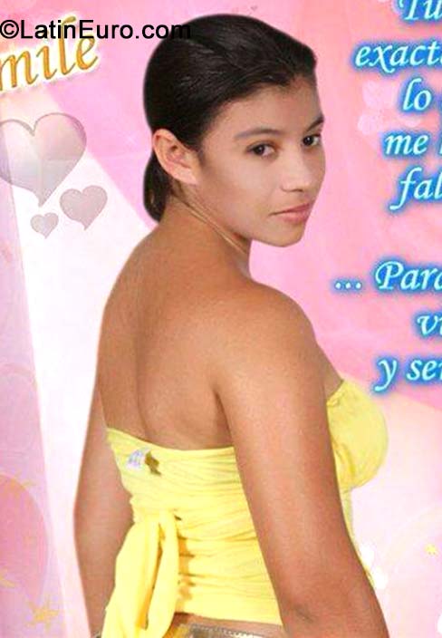 Date this charming Colombia girl Yamile from Bogota CO15822