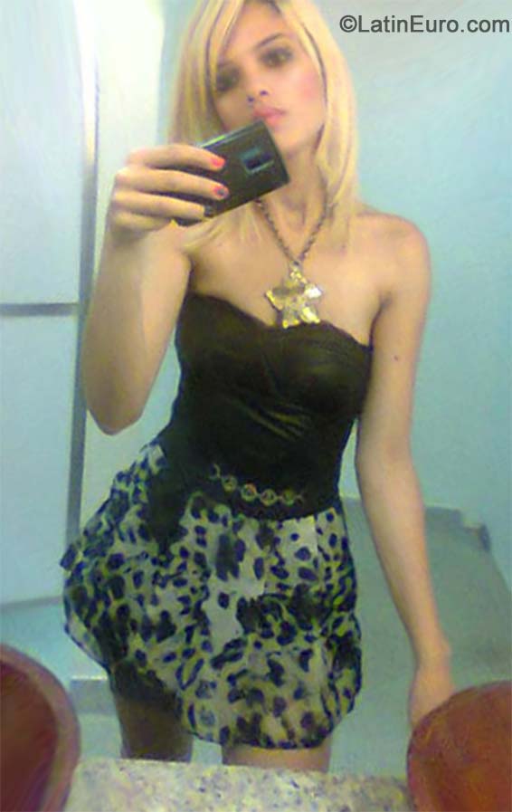 Date this nice looking Brazil girl Ingrid from Brasilia De Minas BR8942