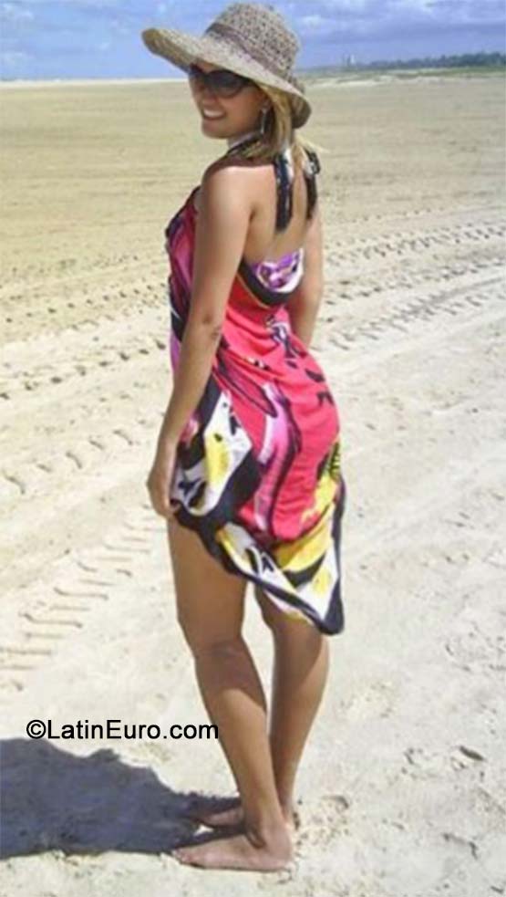 Date this foxy Brazil girl FanieAraujo from Aracaju BR8945