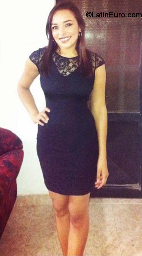 Date this voluptuous Colombia girl Viviana from Yopal CO16491