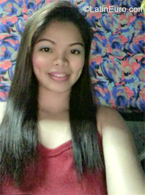 Date this hard body Philippines girl Reina from Manila PH702