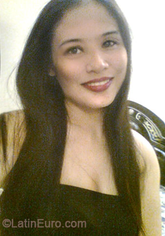 Date this lovely Philippines girl Vivien from Iloilo City PH675