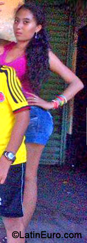 Date this delightful Colombia girl Carolina from Bogota CO15925