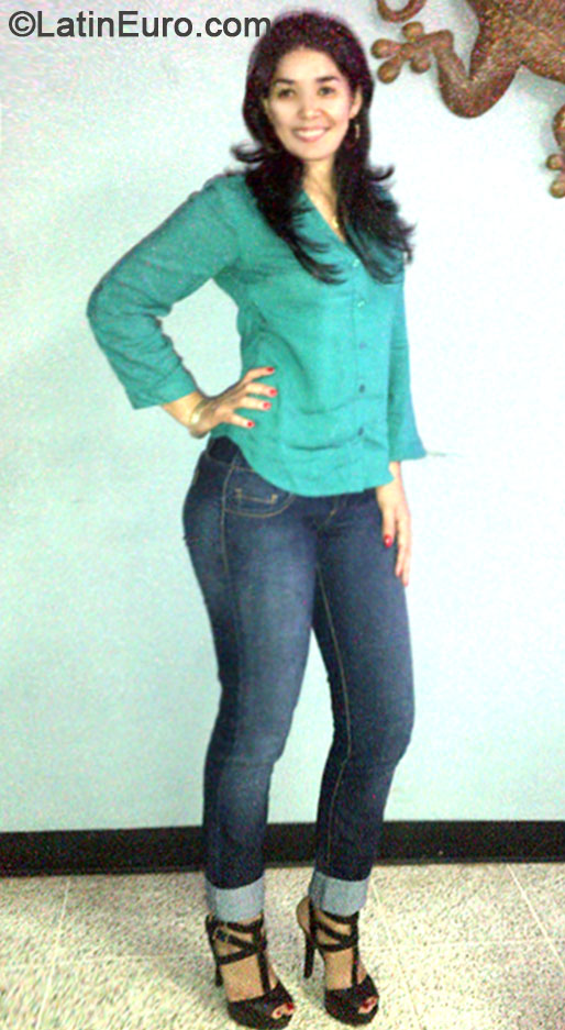 Date this pretty Honduras girl Yaneth from San Pedro Sula HN1188