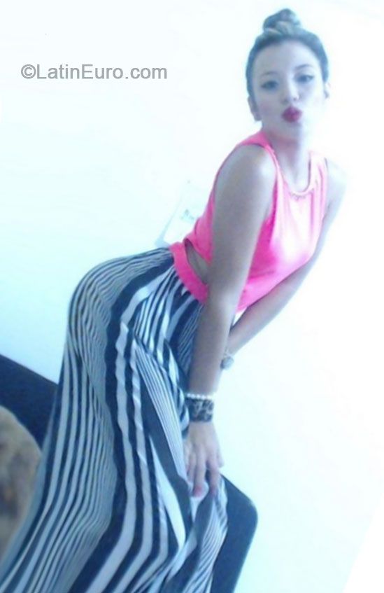 Date this gorgeous Colombia girl Sofia from Medellin CO15970