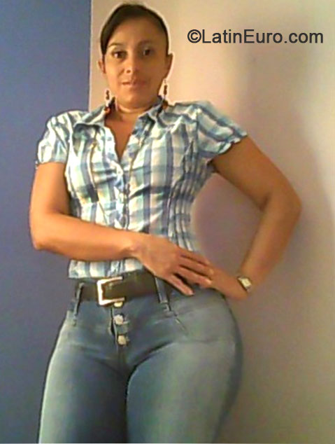 Date this voluptuous Colombia girl Claudia from Bucaramanga CO16015