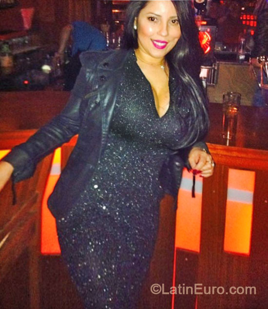 Date this attractive Spain girl Rosa from Barcelona ES320