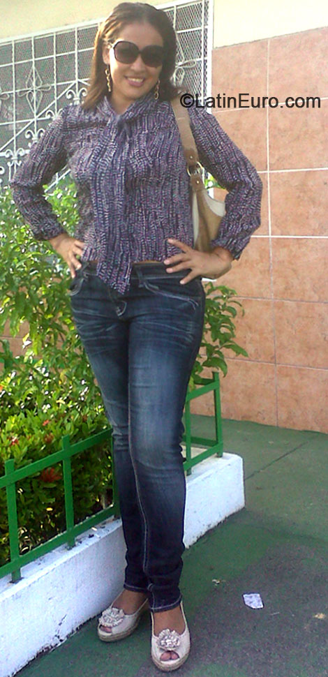 Date this tall Honduras girl Reyna from La Ceiba HN1199