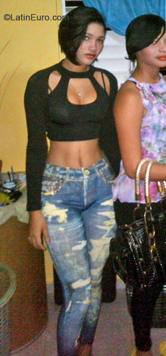 Date this sensual Dominican Republic girl Paola15 from San Pedro De Macoris DO19997