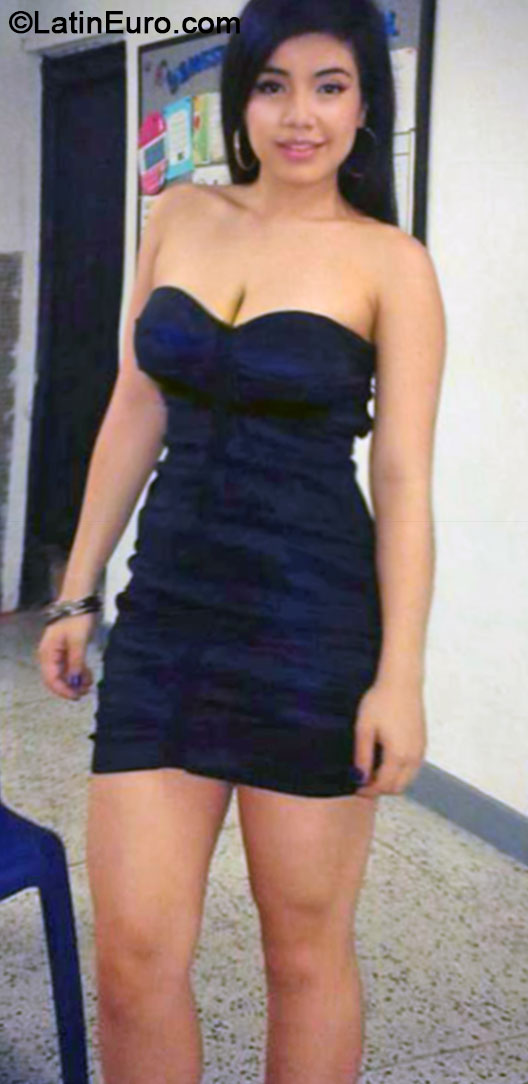 Date this young Colombia girl Natalia from Armenia CO16134