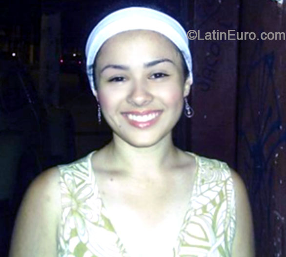 Date this voluptuous Brazil girl Danielle from Rio De Janeiro BR9019