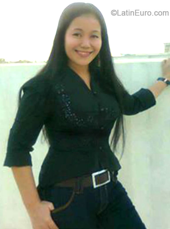 Date this happy Philippines girl Sheryle from Manila PH704