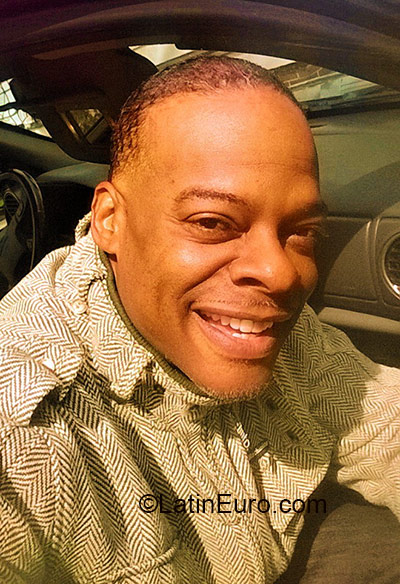 Date this athletic United States man Sonny from Los Angeles US15464