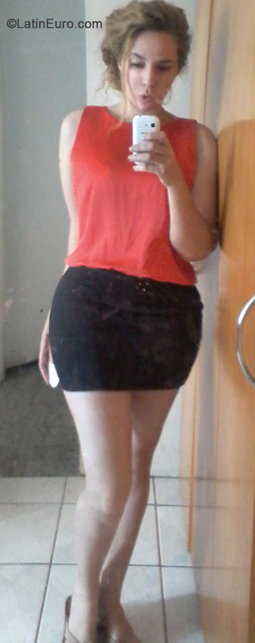 Date this athletic Brazil girl Julia from Fortaleza BR9410