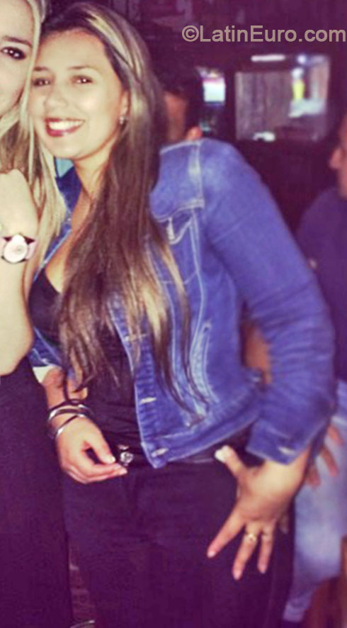 Date this good-looking Colombia girl Maria from Bogota CO16299