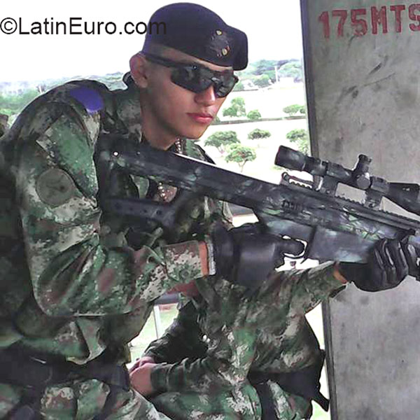 Date this happy Colombia man Eliecer from Bucaramanga CO16326