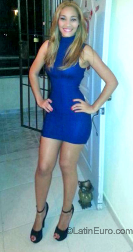 Date this pretty Dominican Republic girl Paola from Santo Domingo DO20104