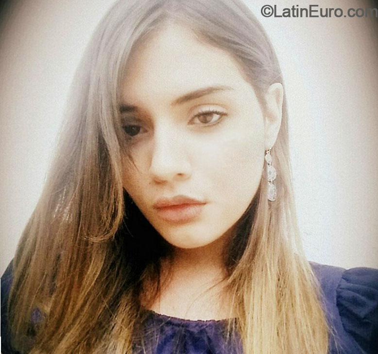 Date this hard body Brazil girl Larissa from Uberlandia BR9070