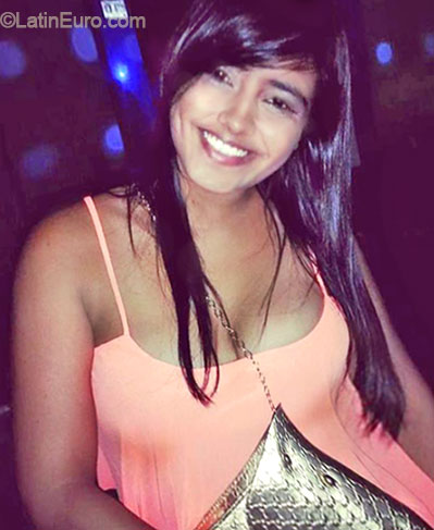 Date this foxy Colombia girl Yoha from Cartagena CO16367