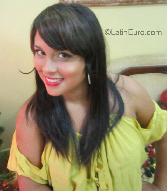 Date this gorgeous Colombia girl Jennifer from Cartagena CO16404