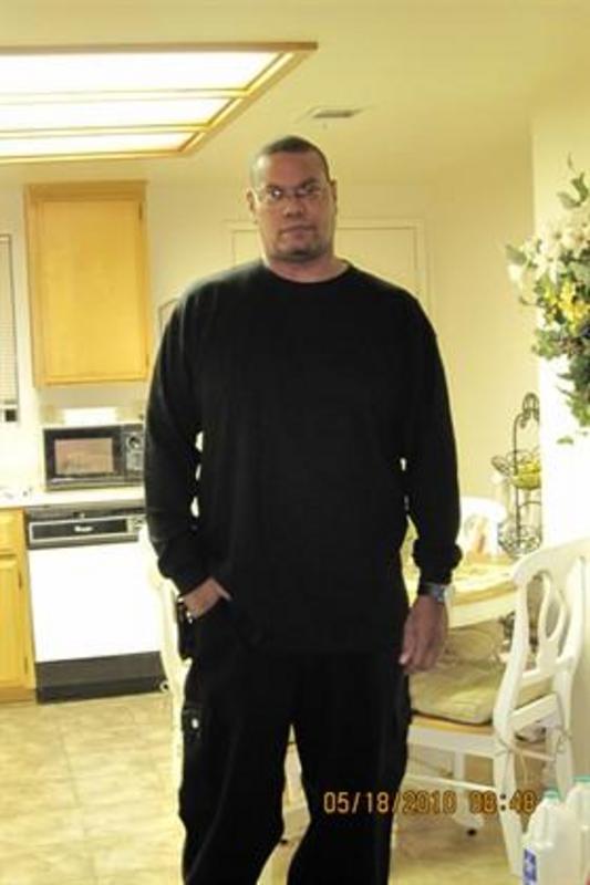 Date this gorgeous United States man Robert from Victorville US15588