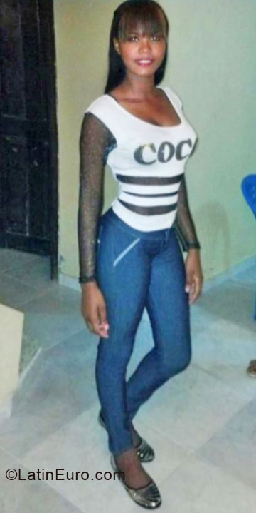 Date this gorgeous Dominican Republic girl Alexandra from Santo Domingo DO20582