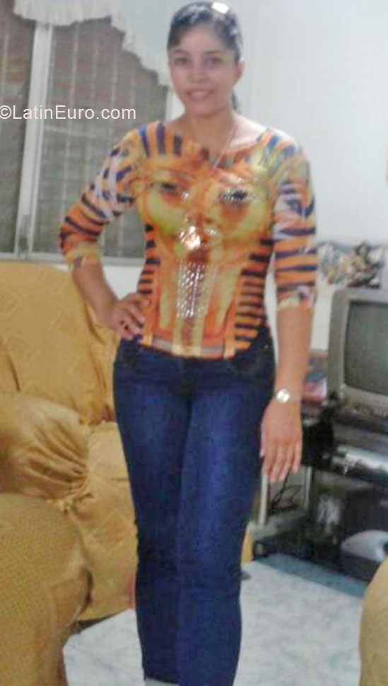 Date this gorgeous Panama girl Evelyn from David PA490