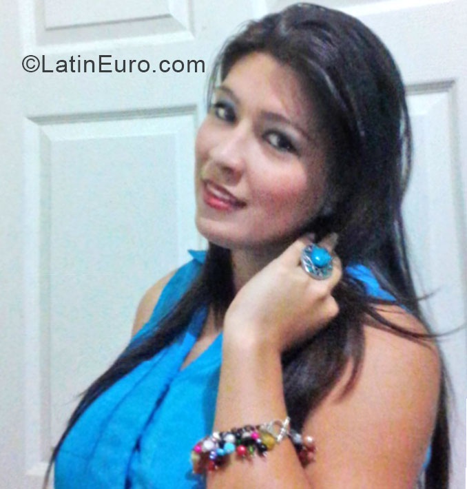 Date this voluptuous Honduras girl Silvia Fuentes from Tegucigalpa HN1302