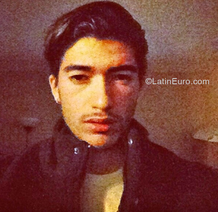 Date this stunning United States man Russell from Los Angeles US15653