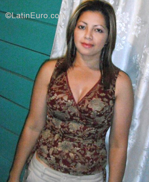 Date this beautiful Nicaragua girl Jasmin from San Jose CR334