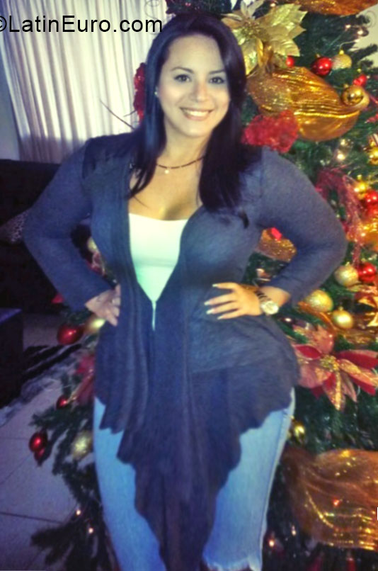 Date this foxy Venezuela girl Nixa from Valencia VE334