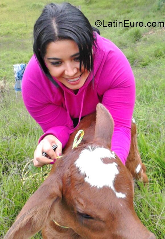 Date this athletic Colombia girl Lina from Medellin CO16569