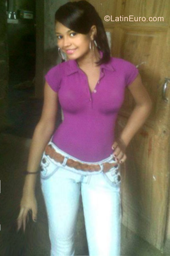 Date this cute Dominican Republic girl Maris Cristina from Santo Domingo DO20652