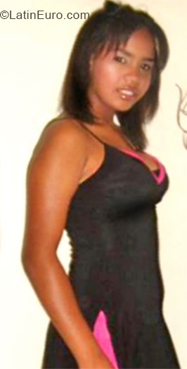 Date this good-looking Dominican Republic girl Astrid from La Vega DO20656