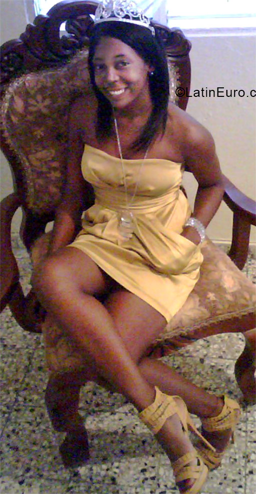 Date this hard body Dominican Republic girl Charina from San Cristobal DO27370